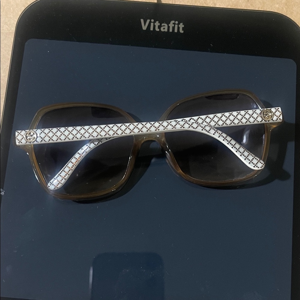 Gucci, BM2, Olive Green Made In Italy Sunglasses GG 3632/S. Like New Condition - Picture 14 of 14